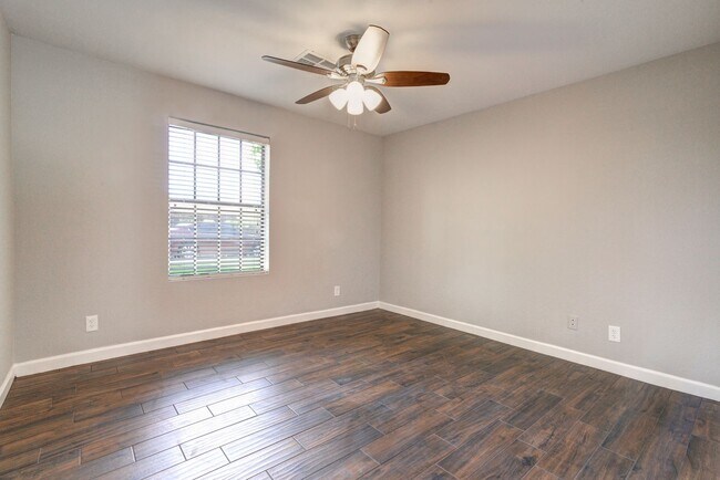 Building Photo - HUGE House In Tempe Close to ASU