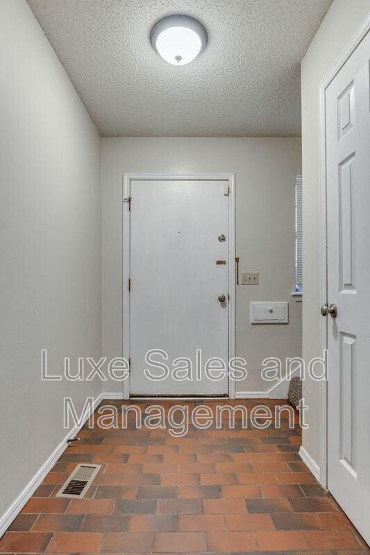 Building Photo - 117 Sahoma Terrace