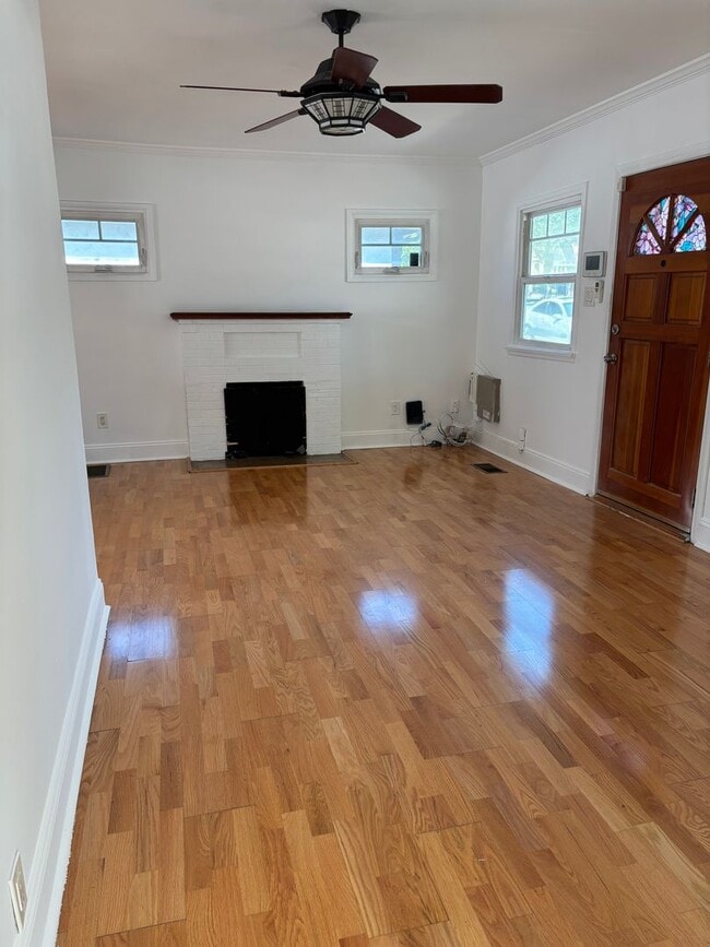Building Photo - Charming 2+1 house for rent with small yar...