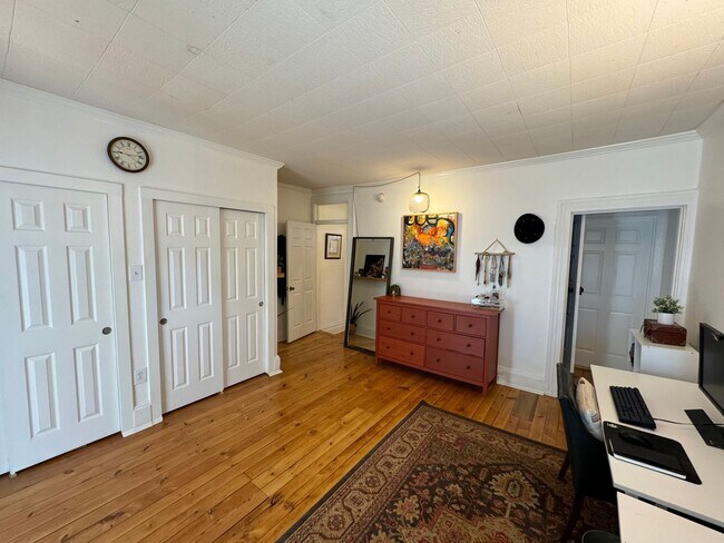 Building Photo - Coming soon! Stylish 3 Bedroom 1.5 Bathroo...