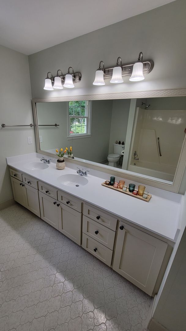 Building Photo - 4 bed, 2.5 Bath Home Available in Sugar Creek