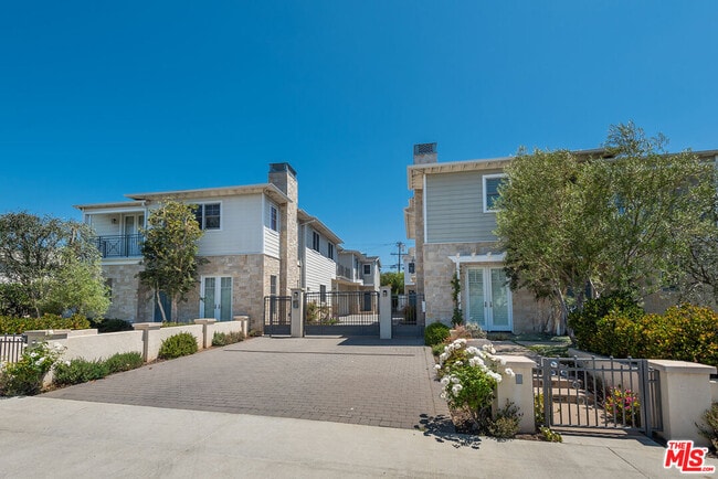 Building Photo - 1510 S Carmelina Ave