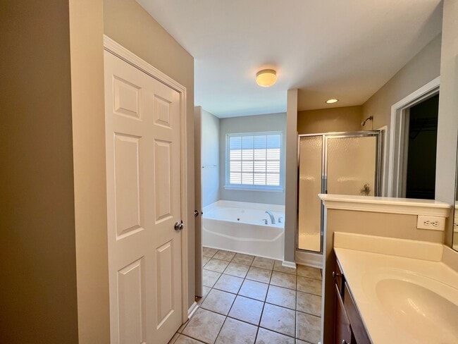 Building Photo - 10311 Dominion Village Dr