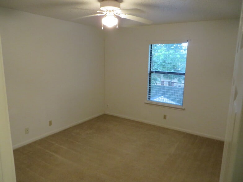 Building Photo - 8814 Clearbrook Trail