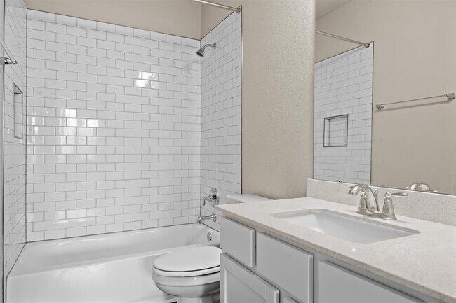 Building Photo - 1020 Vista View Dr