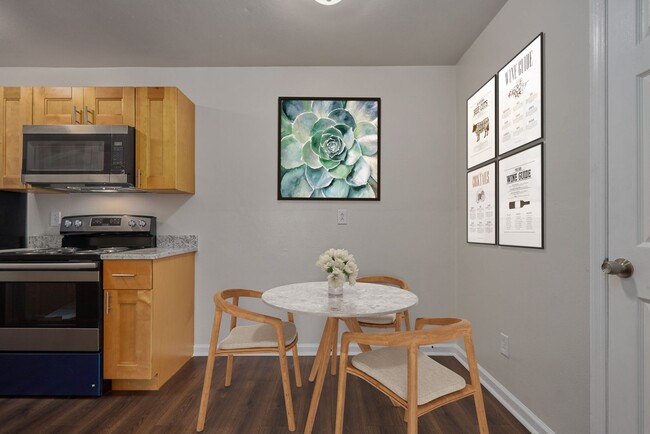 Building Photo - Two Bedroom Apartment off Rodman