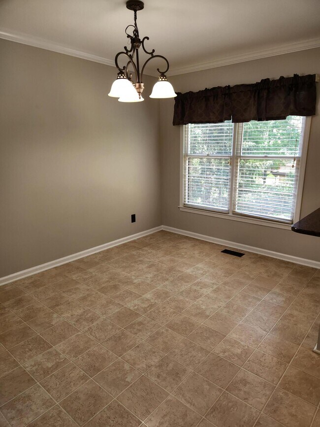 Building Photo - 841 Edgewood Dr