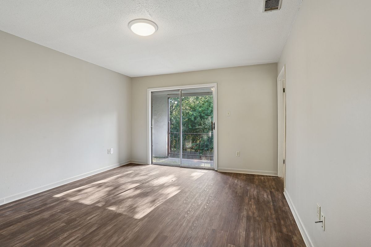 Building Photo - 2124 Stonehenge Ave