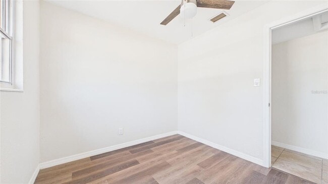 Building Photo - 4418 W Fairview Heights