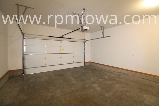 Building Photo - LARGE PRAIRIE TRAIL HOME!! 4 Bedroom, 3.5 Bath Home in Ankeny