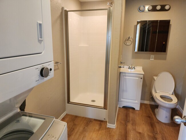 Stacked W/D - 1100 N Lehmberg Ave