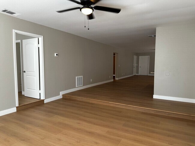 Building Photo - Freshly Updated 3bd/2ba home for rent!