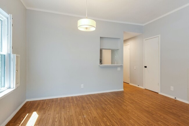 Building Photo - MOVE-IN TODAY: Updated 3 BR / 2.5 BA in S Austin - Walkable Location - W/D Included