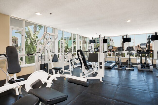 Building Photo - Stunning Marina District 2 Bedroom + a Lof...