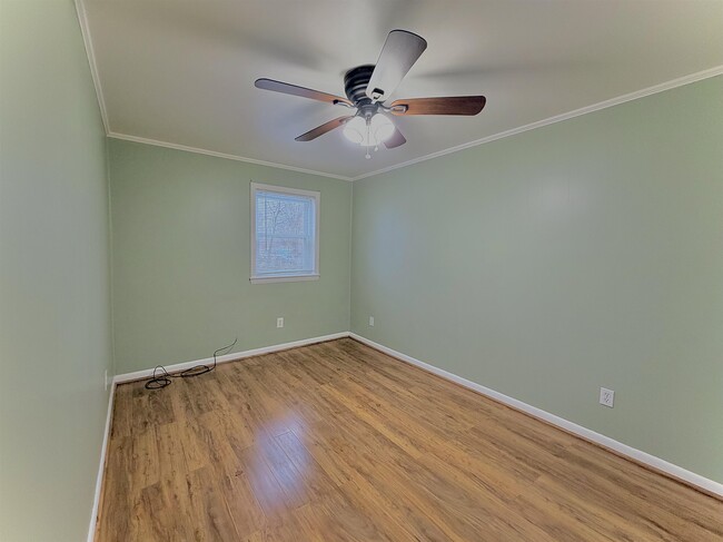 Building Photo - 12 Holmes St