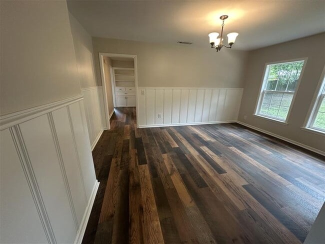 Building Photo - 2533 Chelsea Dr