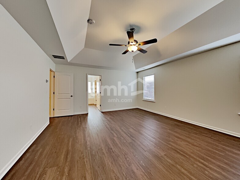 Building Photo - 3145 Yachet Ct SW