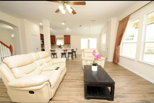 Building Photo - 7214 Paradise Park Bend