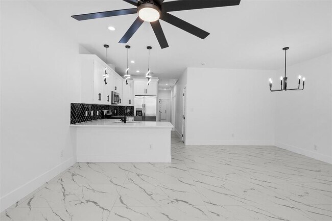 Building Photo - 9110 Everglade Dr