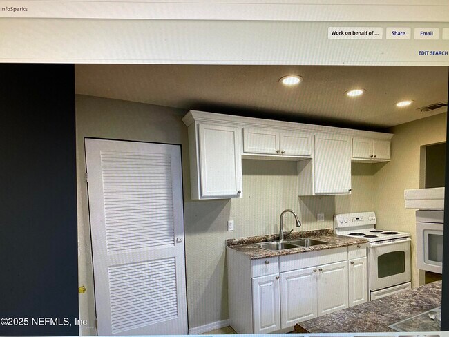 Building Photo - 3923 Harbor View Dr