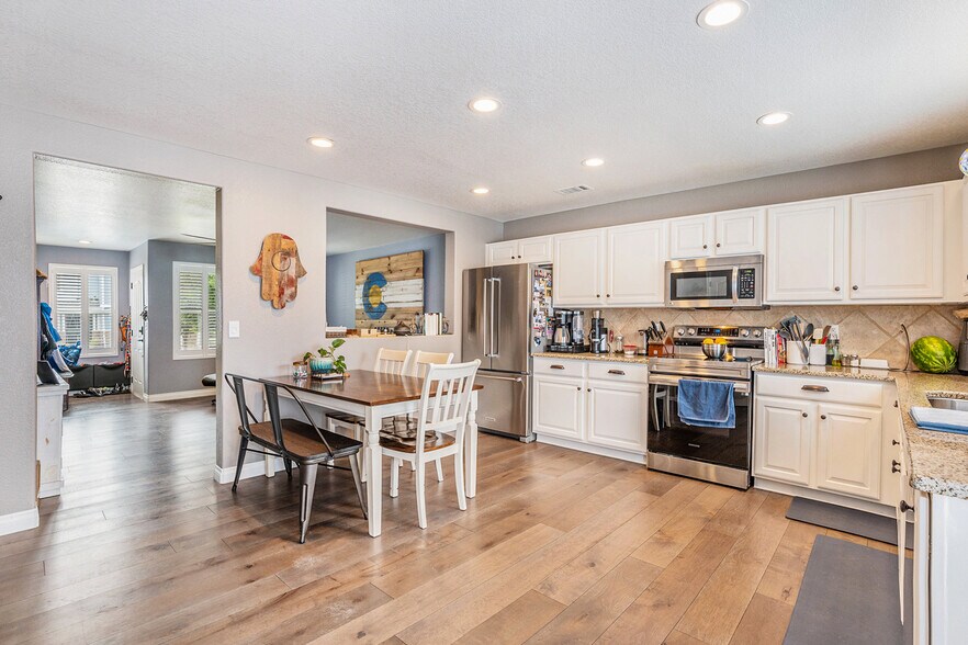 Open kitchen - 5796 Biscay St