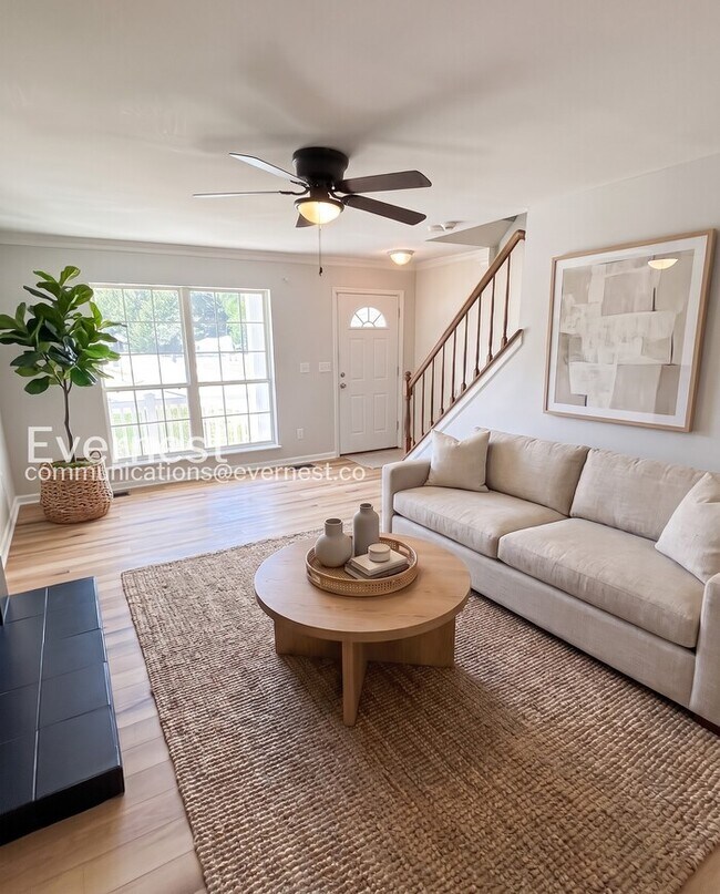 Building Photo - 3 Bed, 4 Bath Home with Fenced Yard & Garage / Pet-Friendly / Available Soon!