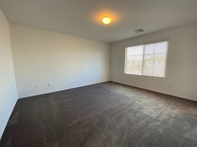 Building Photo - Gorgeous Home in Gated Community!