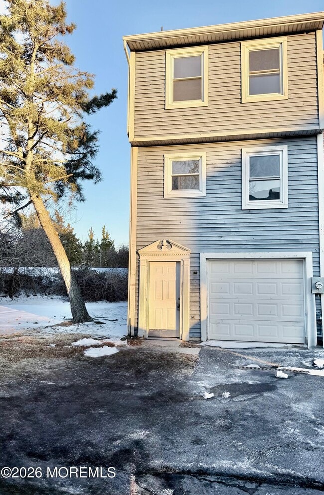 Building Photo - 1511 Railroad Ave