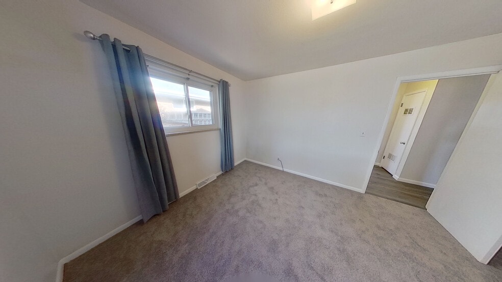 Building Photo - 4673 Holland St