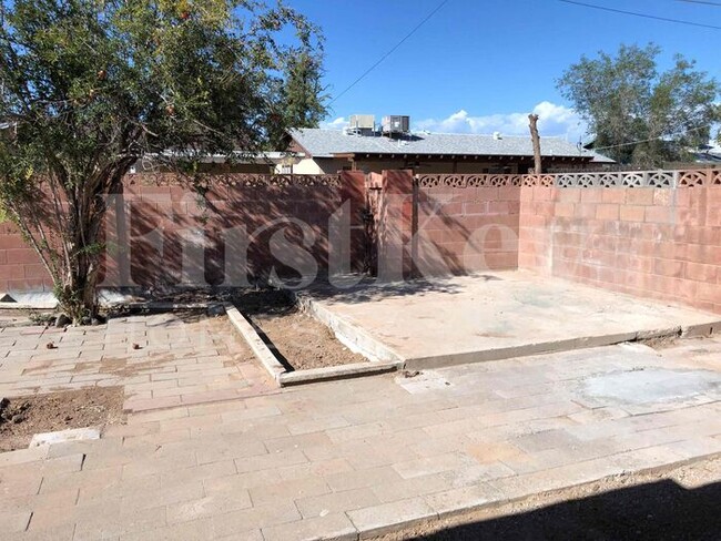 Building Photo - 4140 W Las Palmaritas Dr