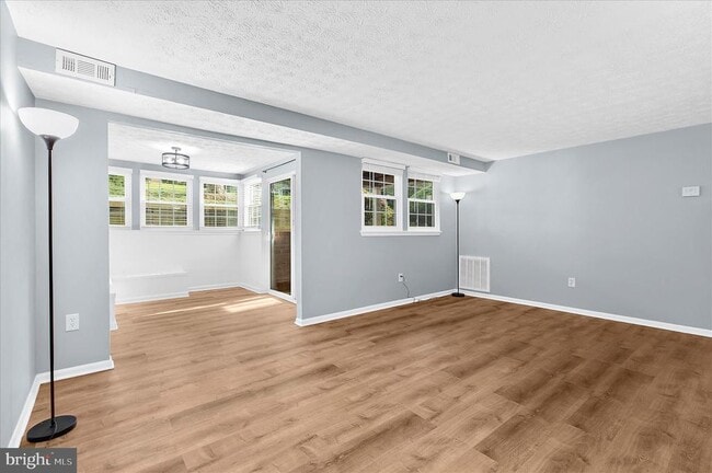 Building Photo - 696 Southern Hills Dr