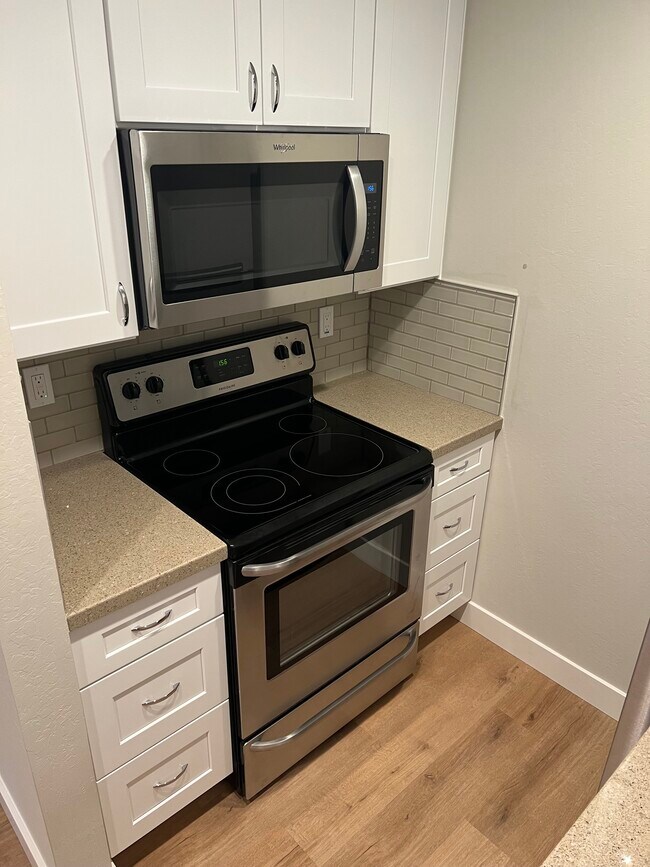 Building Photo - 2742 Oak Rd