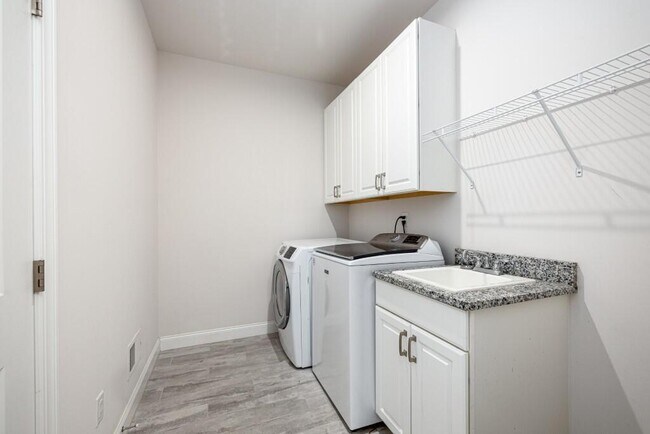 Building Photo - 3000 N Spurway Dr