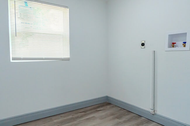 Building Photo - 217 Betty Ave