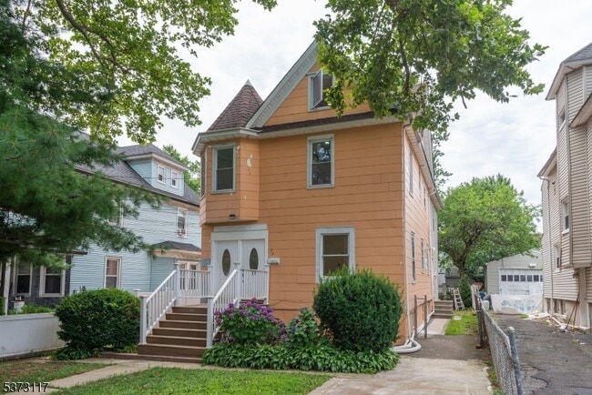 Building Photo - 73 Clinton Pl