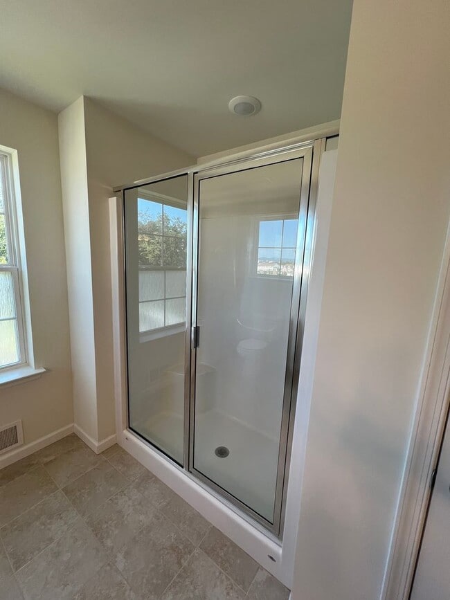 Building Photo - THREE BEDROOM TOWNHOME- PARKLAND SCHOOLS