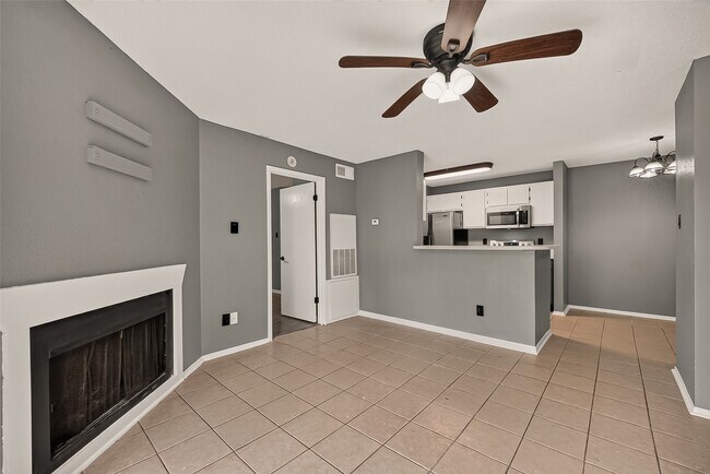Building Photo - 18800 Egret Bay Blvd