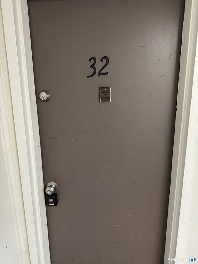 Building Photo - 32 Burgundy Hill Ln