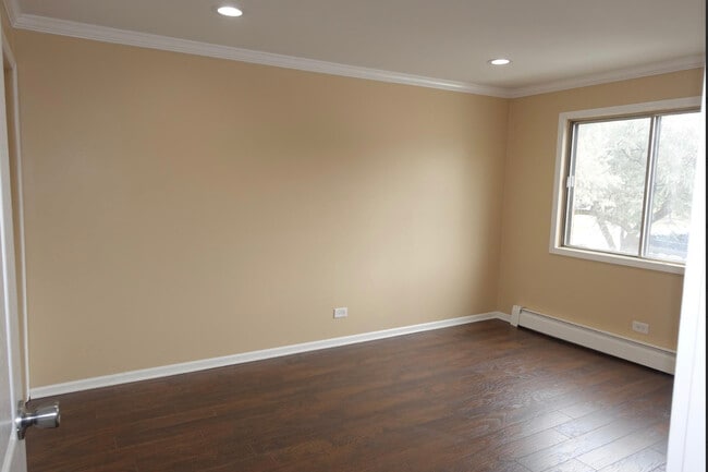 Building Photo - 629 W 65th St