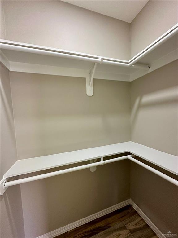 Building Photo - 17 E Walnut Ave