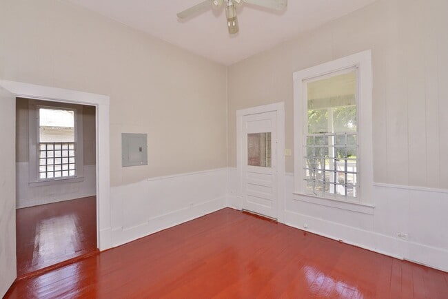Building Photo - Nice Historic Home Near  Downtown