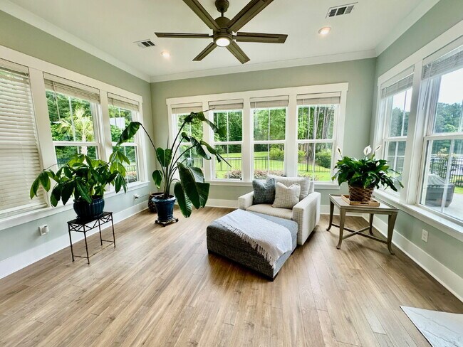 Building Photo - Beautiful Four Bedroom Fully Furnished Home Located in The Walk!