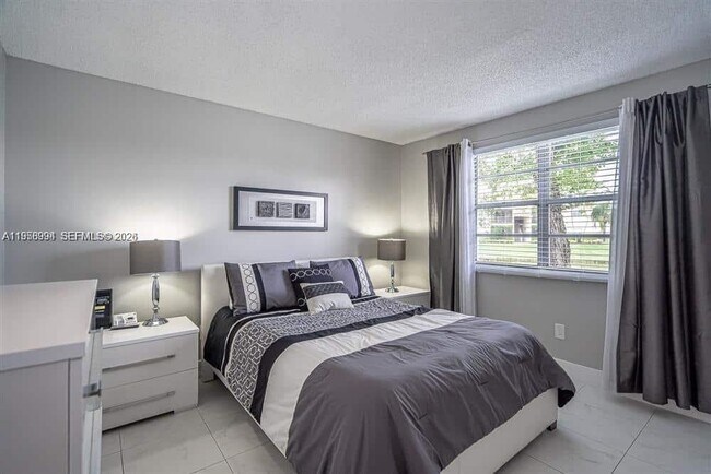 Building Photo - 1245 SW 46th Ave