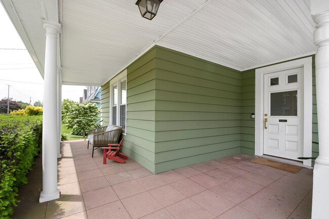 Building Photo - 55 Sherwood Ave