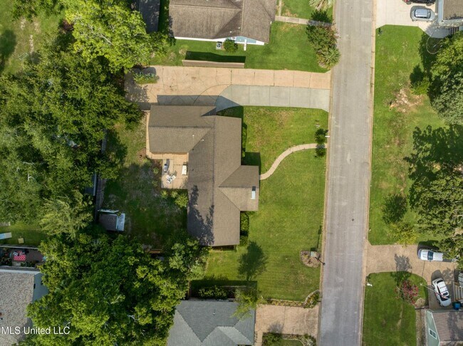 Building Photo - 3 BD 2 BA Home in the Bayou View School Di...