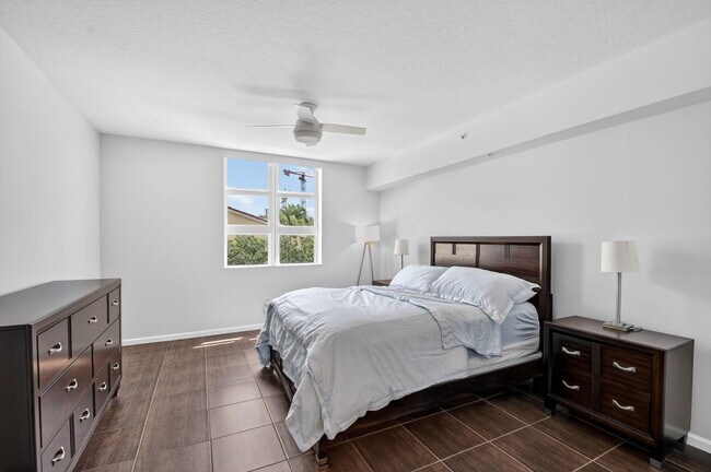 Building Photo - 403 S Sapodilla Ave