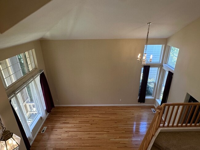 Building Photo - Beautiful 3 Bed + Bonus Room, 2.5 Bath Home!