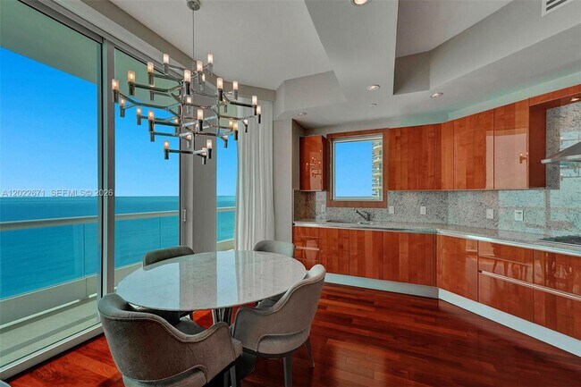 Building Photo - 16051 Collins Ave