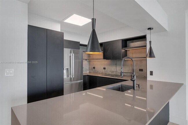 Building Photo - 31 SE 5th St