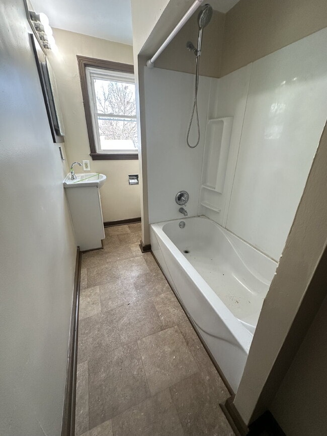 Building Photo - 857 9th St